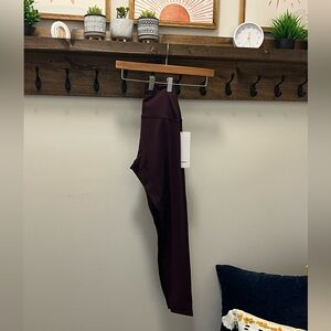 NWT lululemon Wunder Train High-Rise Pant 25”, Black Plum, Size 6